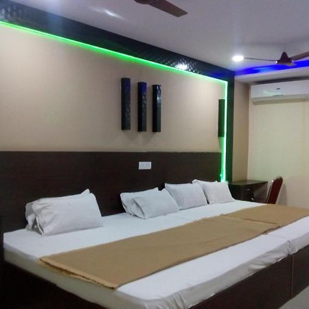 היידראבד Divya Lodge מראה חיצוני תמונה