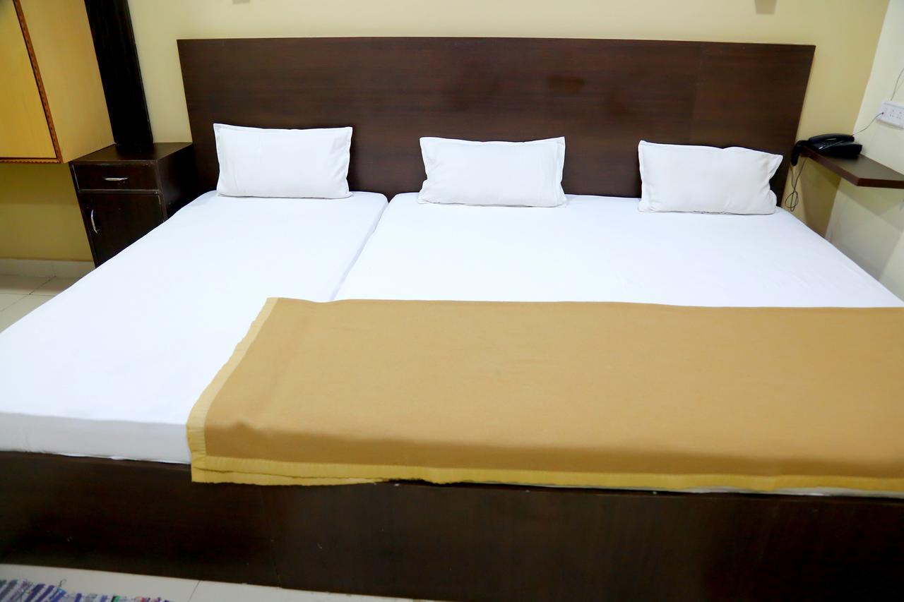 היידראבד Divya Lodge מראה חיצוני תמונה